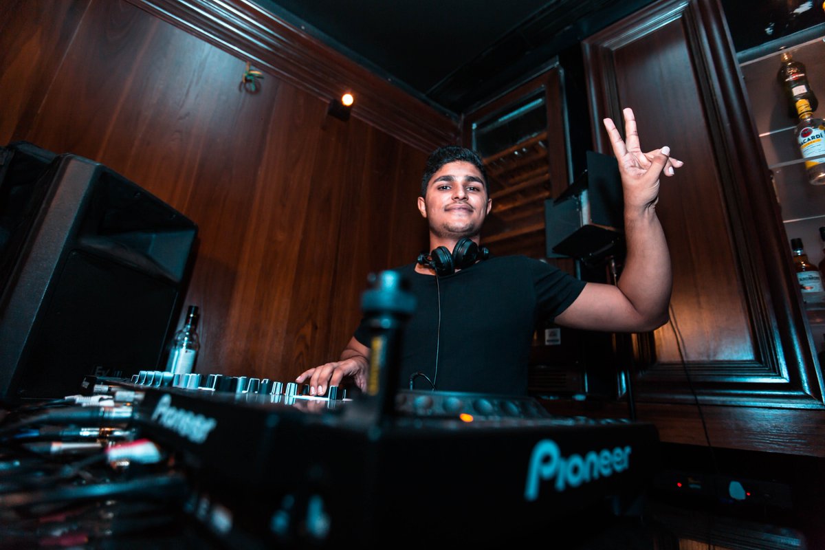 Submergemusic's tweet photo. #TBT to some champagne showers with @rohinbachwani in #Mumbai last weekend 🍾

#Burn #OpeningNight #ThrowbackThursday https://t.co/H7JHq74Y0t