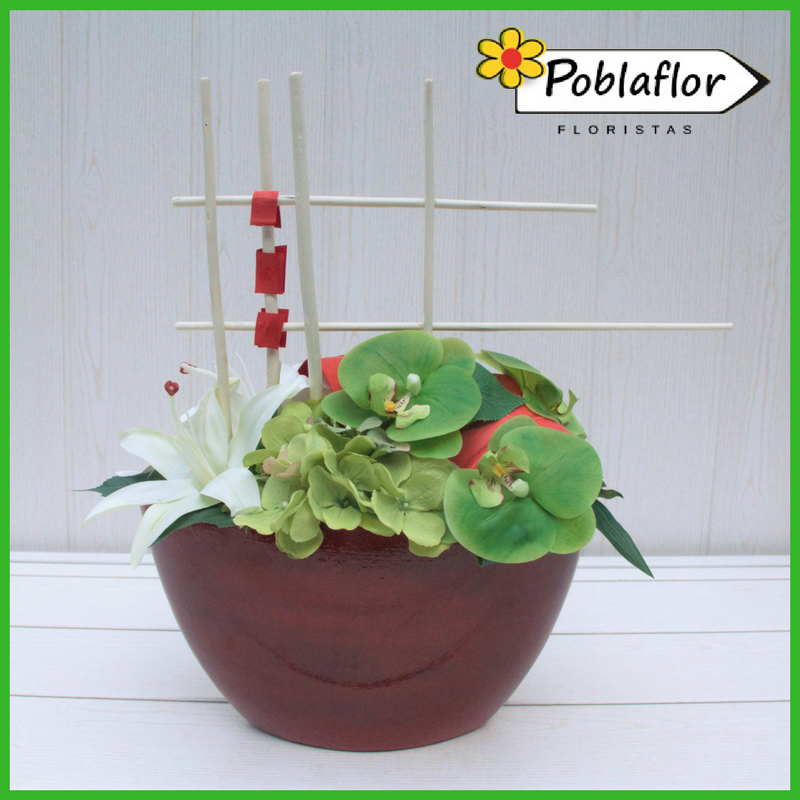 Poblaflor's tweet photo. Hoy os enseñamos un trabajo en #FlorArtificial sencillo y encantador a la vez... 😍 😍😍 https://t.co/PVceoSJkj9 #Flores #FloristeriasValencia https://t.co/W6LQ2Vt2mk