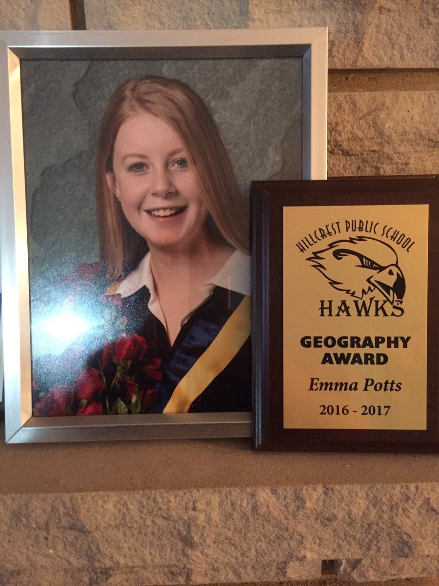 cpottsie's tweet photo. Proud momma!! Not only beautiful and athletic but also recognized as top academic in geography....#hockeymom #soccermom#proudmom https://t.co/vkKKSiYGGF