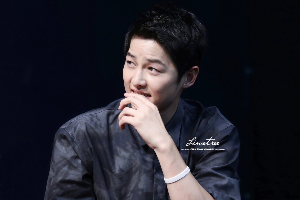 [170626] 영화 "군함도" 쇼케이스 업로드_5

매번 느끼는 거지만 웃는 모습 넘나 예쁨예쁨♡
나도 모르게 광대승천중;;;;;

#송중기 #SongJoongKi #군함도 #박무영