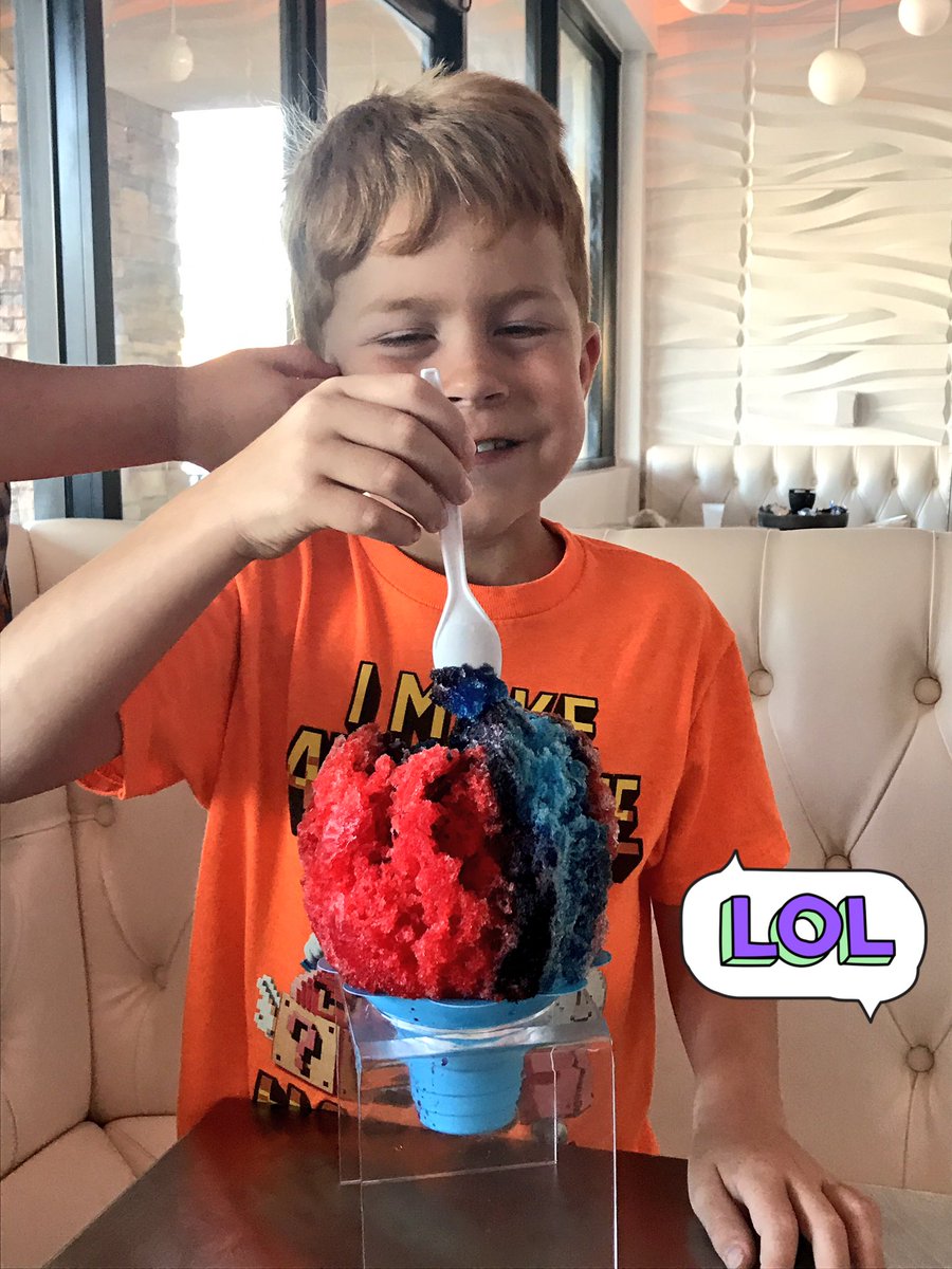 DreaRodichVitek's tweet image. When you're trying to pose for mom but lil bro decides to pinch you... #summervacation #snowopolis