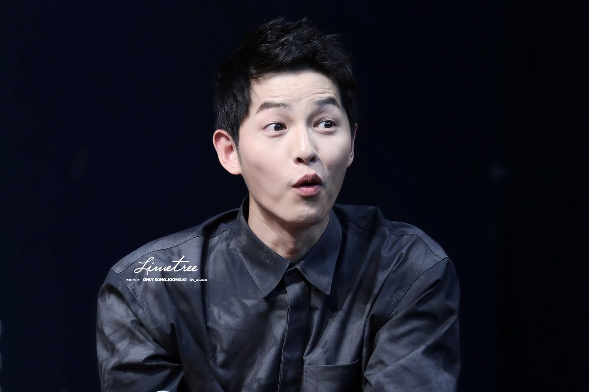 [170626] 영화 "군함도" 쇼케이스 업로드_6

나왔다!!! 중기님의 버릇♡
이 모습이 빠지면 넘나 섭섭한...

#송중기 #SongJoongKi #군함도 #박무영