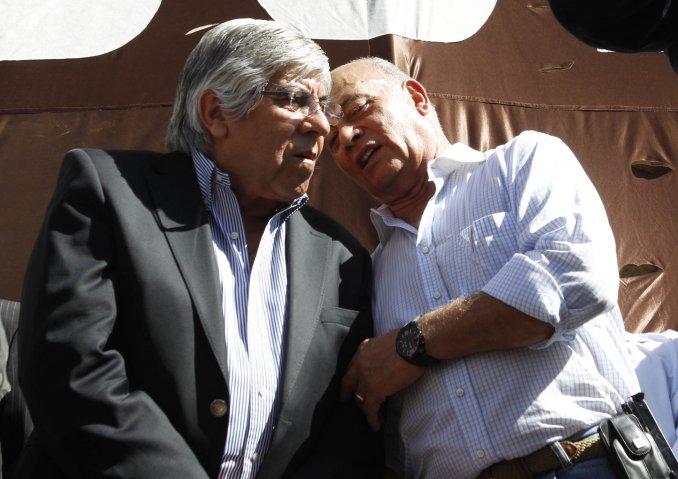 María Eva Venegas @EvaVenegas10 a Hugo Moyano “Traidor, ni los teléfonos te atendía mi padre, se fue sabiendo quién fue su amigo. Andate ya”