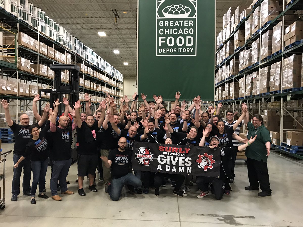 SurlyGivesADamn's tweet photo. The goal was to pack 2000 3lb bags of macaroni at the @FoodDepository. We packed 2943! Way to kill it, Chicago. #SGADIL https://t.co/Jcw0LN3HoG