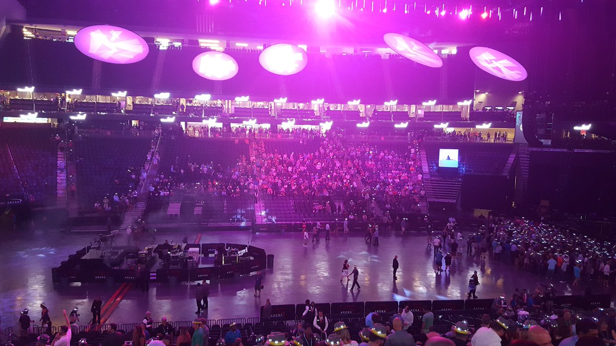 JoelWSprague's tweet photo. Starting to fill in. View from the Bud Light Lounge. This one was Cisco Partner Days. #clus #CLPartnerDays #CiscoChampion https://t.co/EgQIDXj4Bm
