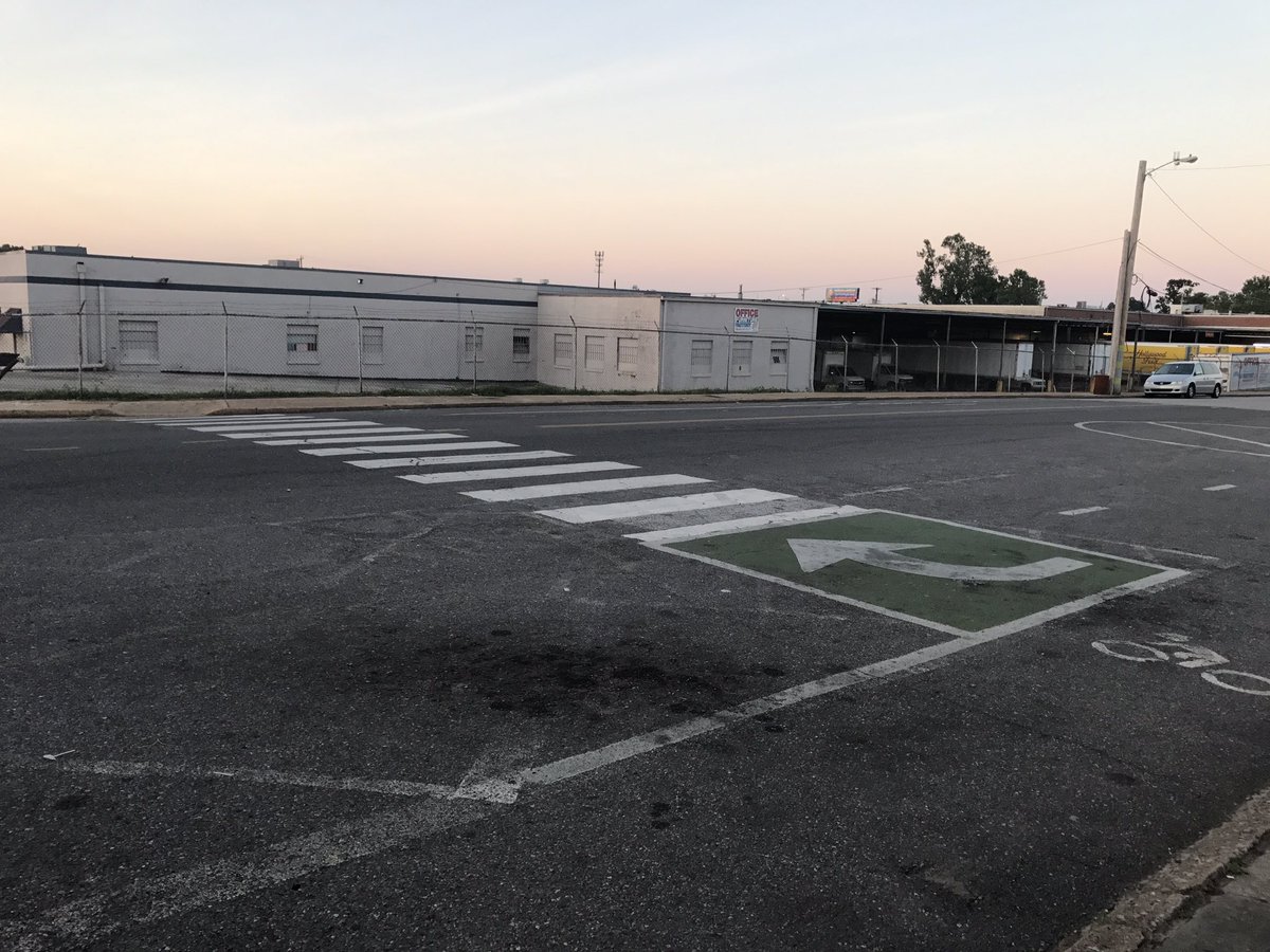 joepunsalan's tweet photo. @CityOfMemphis continues to amaze with bike infrastructure born out of #tacticalurbanism. This time on Broad Ave. #APBPPDS https://t.co/sB4Wy6145l