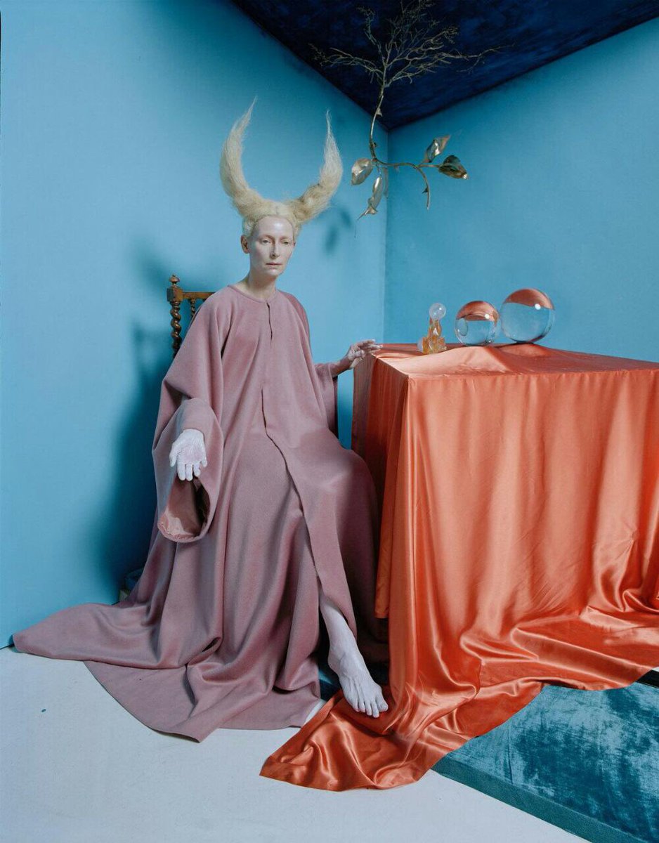FashionTV_Chile's tweet photo. Editorial dedicada a la creatividad y a la belleza atípica de #TildaSwinton 
📸Tim Walker👗Jacob K👩🏽Duffy at Streeters https://t.co/P0j1z9Ack9