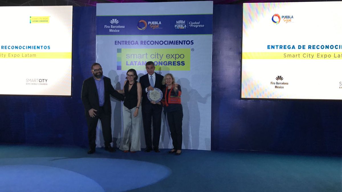 SeSantiagoCL's tweet photo. SANTIAGO🇨🇱 recibe reconocimiento en #SmartcityExpoLATAM. Felicitaciones a intendente @orrego y equipo de #StgoRM. https://t.co/8VnRVFEcud