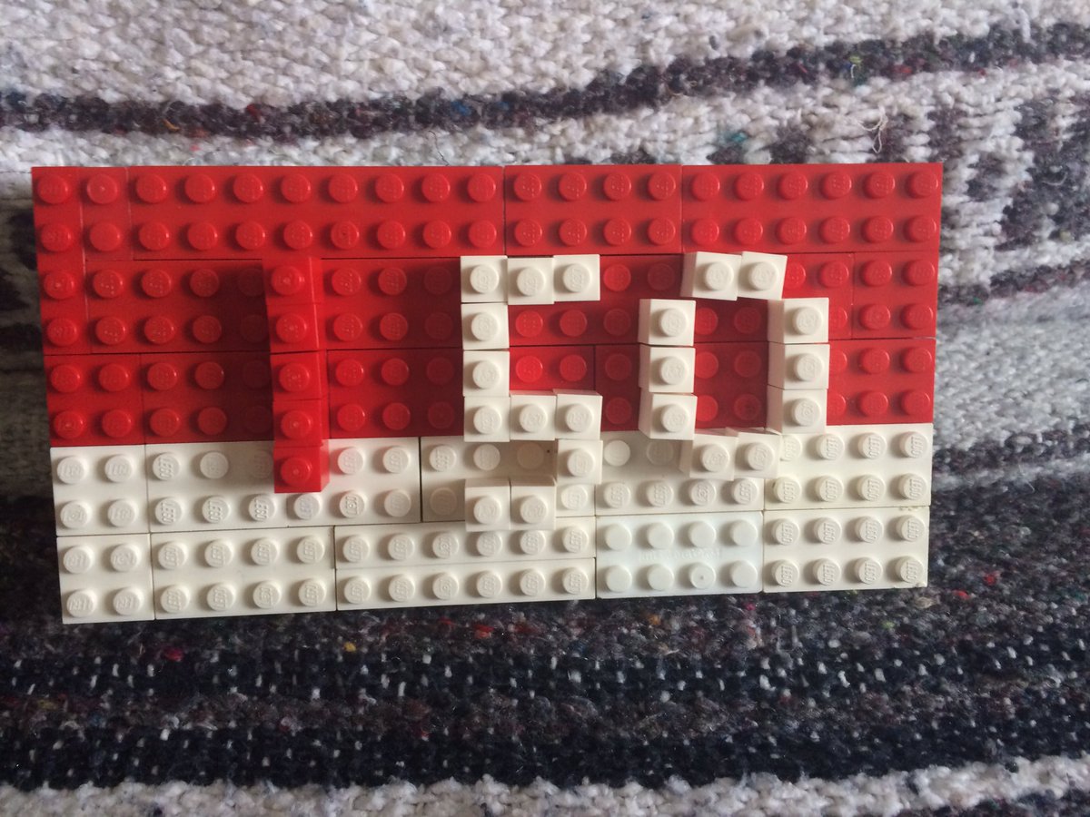 c1wujcik's tweet photo. Creative play. All he had was Lego &amp; his imagination. This is what he came up with. #heis6 #Canada150 #proudMama #lego https://t.co/9jbL9A28uI