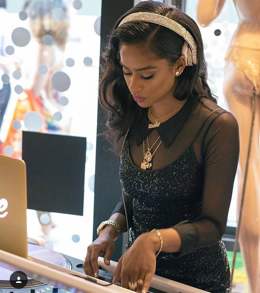 WearToStare's tweet photo. Come through MESH season โจ
LAYER W/ MESH!
@vashtie gets it and she's #WearToStare ๐
#womenswear #weartostare #styโฆ https://t.co/sBI537Pd1x https://t.co/vgHemQxJEf