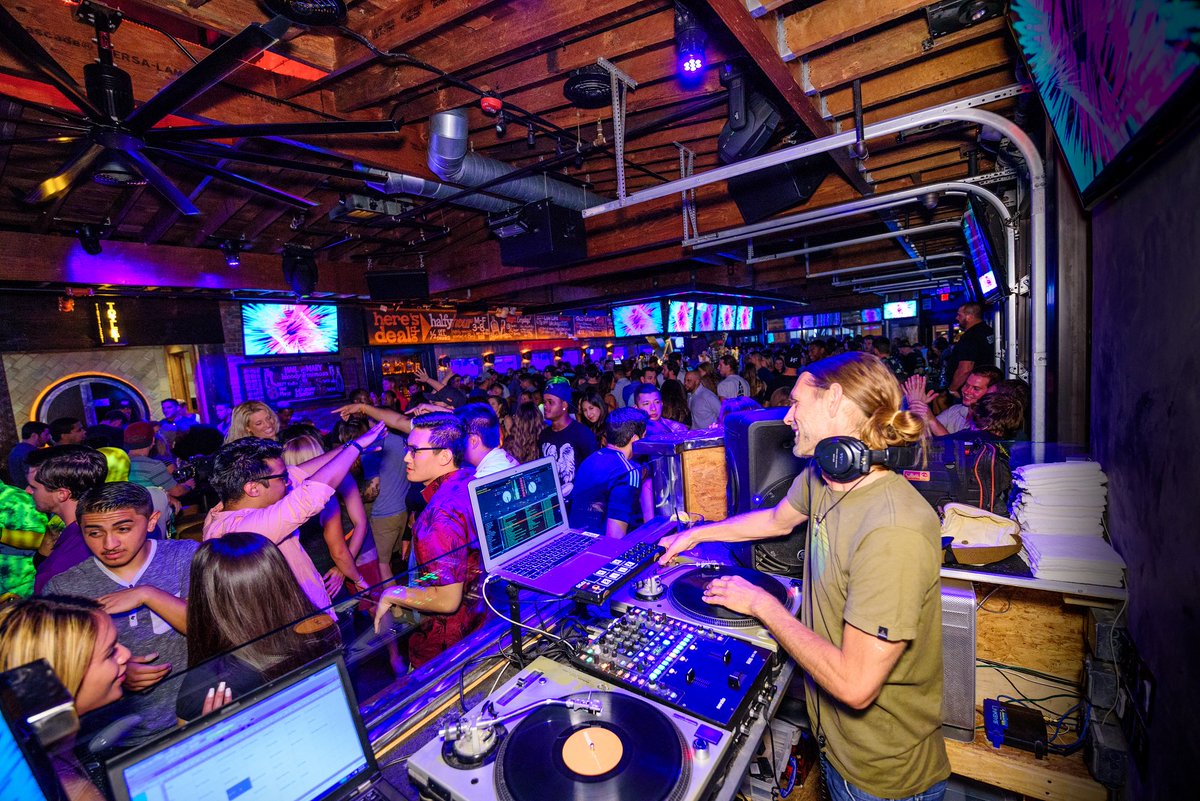 If have had fun with us vote for us as the Best Dance Club in the city! 

👉 bit.ly/1TpO82r