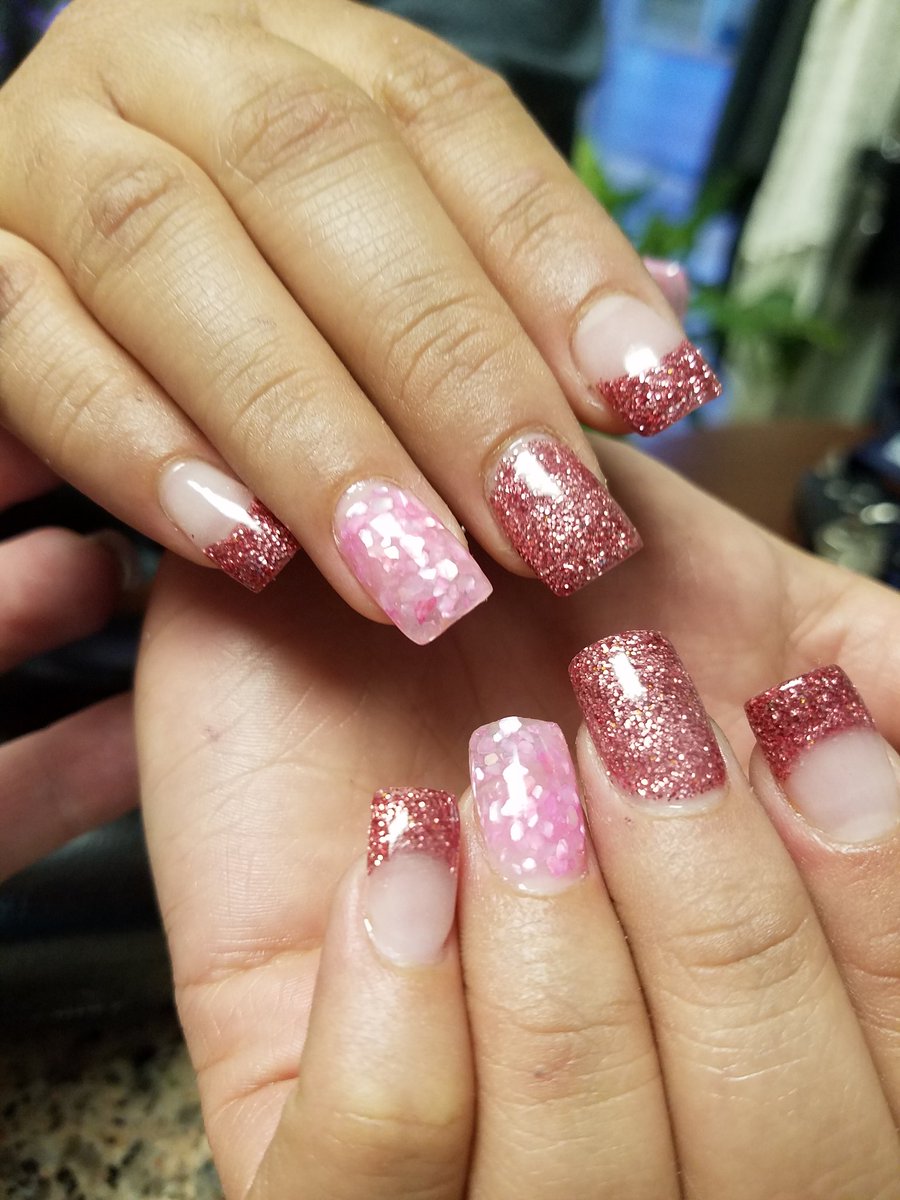 nailonator's tweet photo. #nails #nailart #seashellnails #pink #acrylicforms #frenchtip https://t.co/JmBkYqZKXK