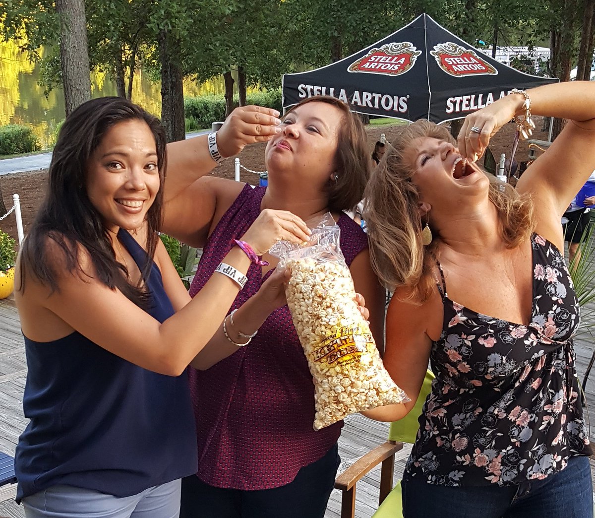 BeccaCaryNC's tweet photo. @smittypopnc you made our night @BoothAmp for @johnmellencamp hanging with @BKKtoNC #smittypopnc #kettlecorn https://t.co/uGKjuEutV4