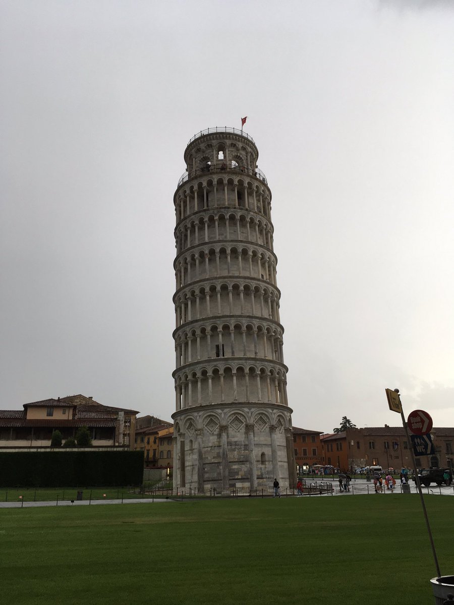 ピサの斜塔行った。やっぱり不思議な塔だ。
