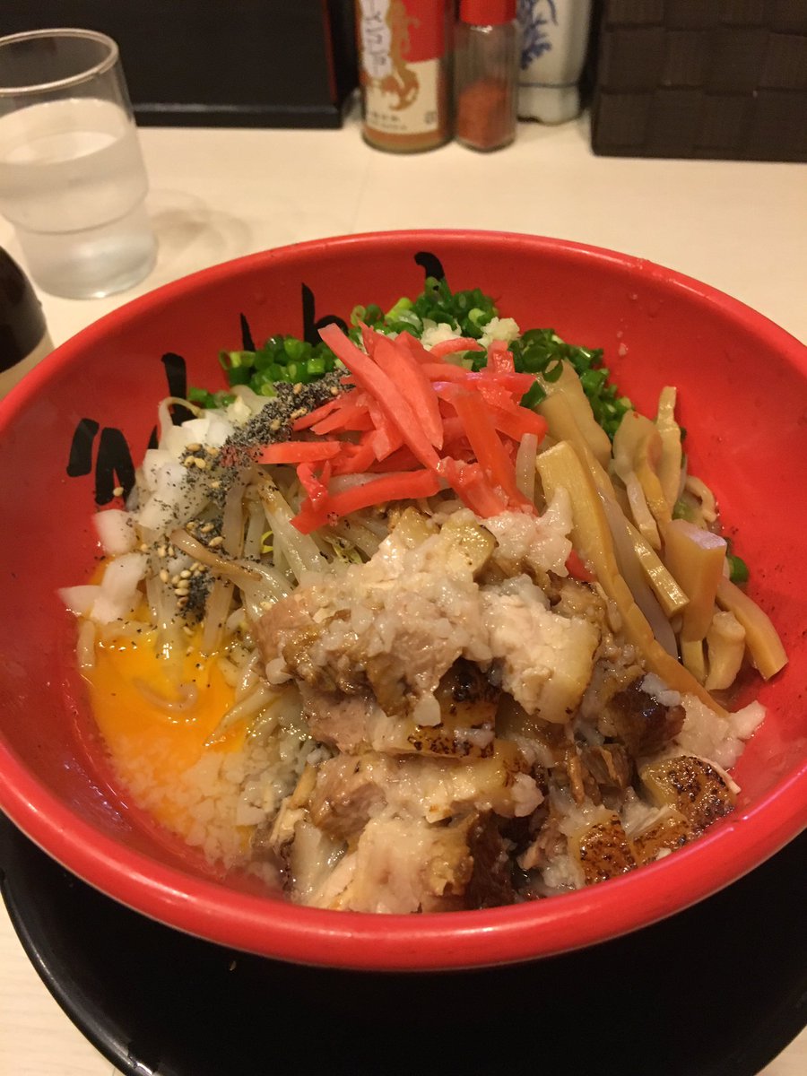 丸十のラーメンには、にんにく入れてスタミナチャージ❗️