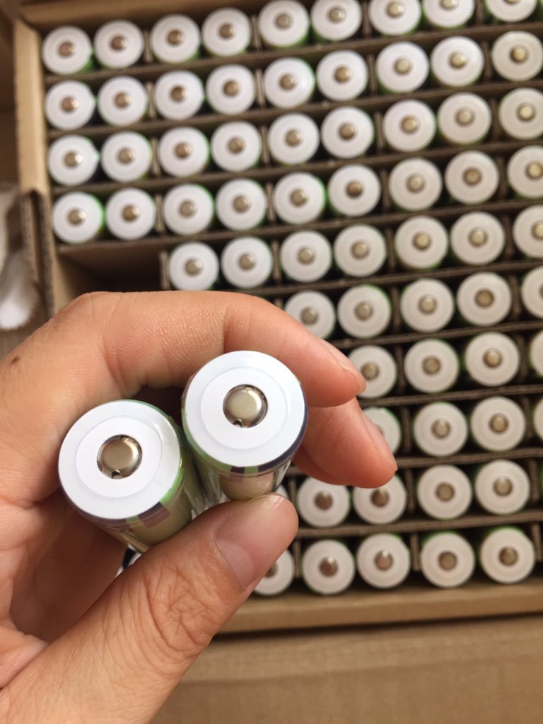 cca3650's tweet photo. BST offer Original Panasonic NCR18650B 3400mAh with protected button top …best for flashlight.😊
Welcome to inquire and order!🤓 https://t.co/lEP12KfCeY