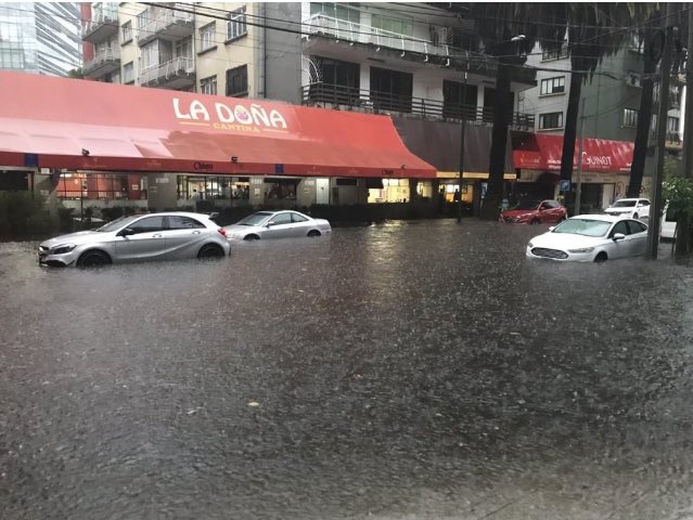 educaCELECK's tweet photo. De lo más impactante que se vivió hoy en #CDMX esperamos no haya heridos https://t.co/jfFoHaRqz3