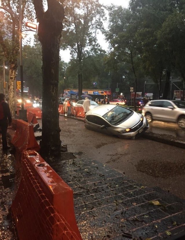 educaCELECK's tweet photo. De lo más impactante que se vivió hoy en #CDMX esperamos no haya heridos https://t.co/jfFoHaRqz3