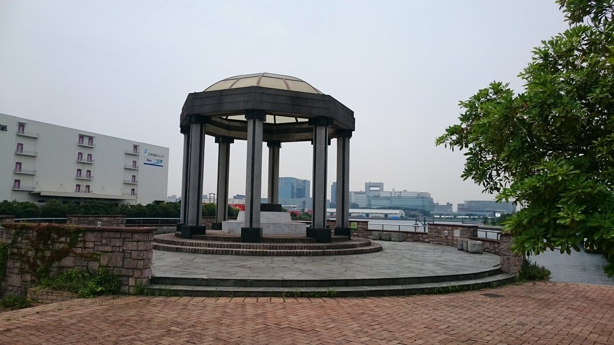 Yuni Auf Twitter 仮面ライダーエグゼイド28話 大我とニコが座ってた所 1枚目 ポッピーを追い詰めた所 2 3枚目 ここにパラドが永夢に入った高架下もあります 写真撮り忘れ 水の広場公園 東京都江東区青海一丁目周辺 T Co Dv50z3nopx 仮面ライダーロケ地