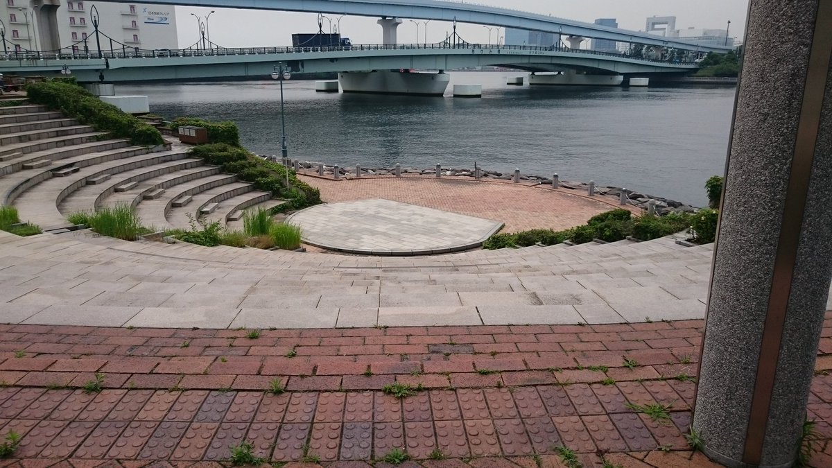 Yuni Auf Twitter 仮面ライダーエグゼイド28話 大我とニコが座ってた所 1枚目 ポッピーを追い詰めた所 2 3枚目 ここにパラドが永夢に入った高架下もあります 写真撮り忘れ 水の広場公園 東京都江東区青海一丁目周辺 T Co Dv50z3nopx 仮面ライダーロケ地