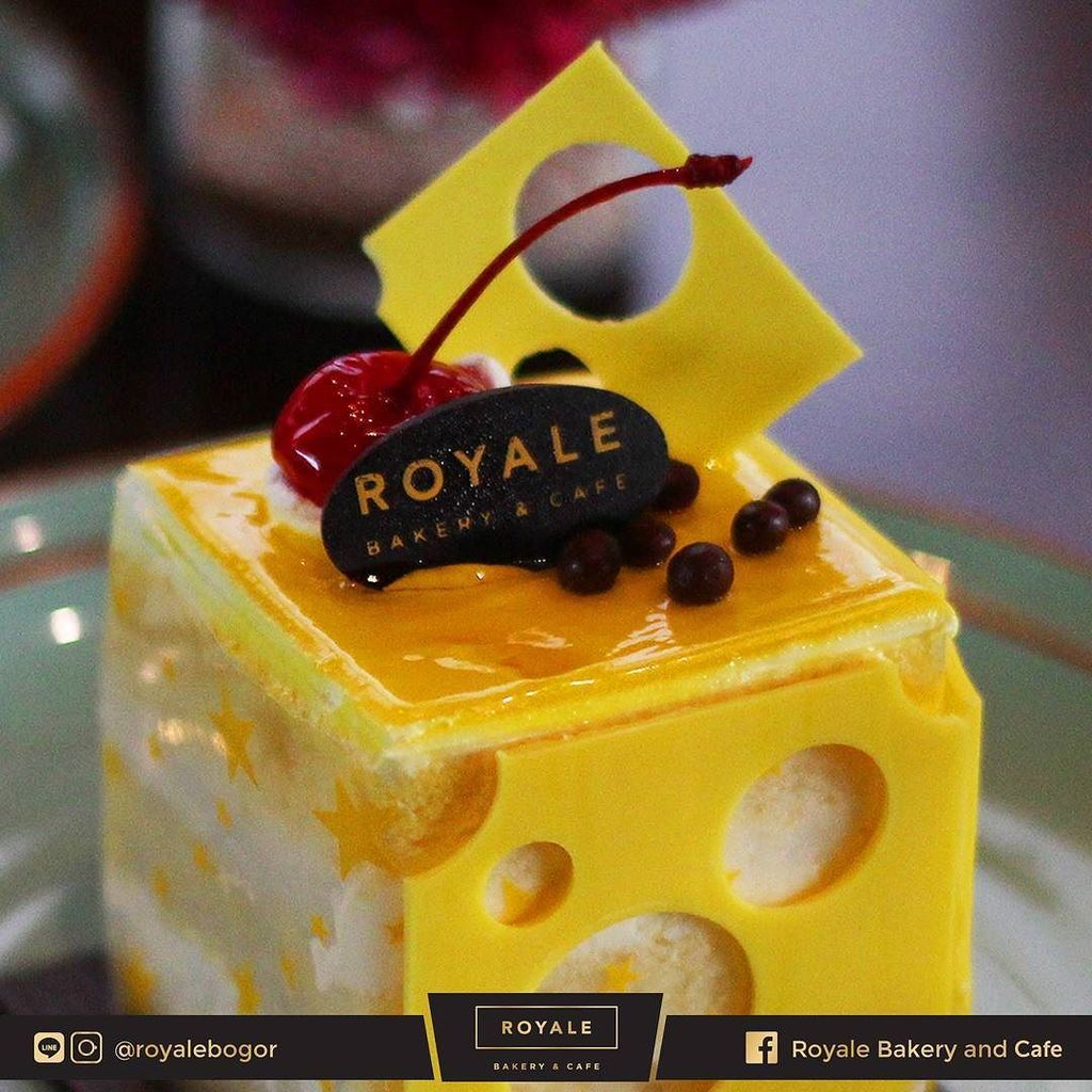 royalebogor's tweet photo. The softness melted perfectly in every layers. Heavenly bites

Royale Bakery &amp; Cafe 
___________________

Royale B… https://t.co/Izwm6zJTRi https://t.co/pwKU9dcama