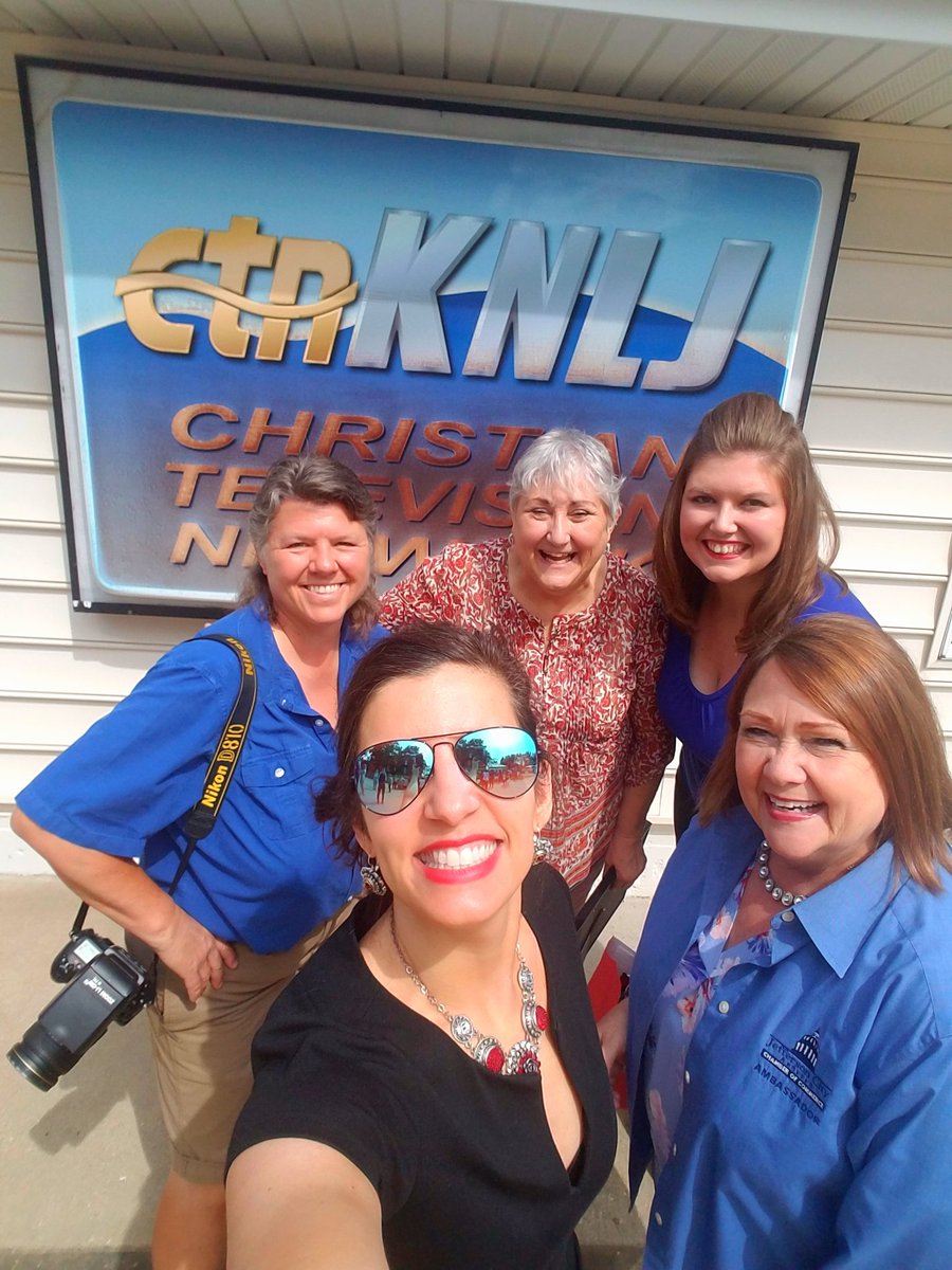 CarrieTergin's tweet image. Congrats KNLJ on your 10th Anniversary! #PrideAndProgress #GrowJCMO @TheJCChamber @knlj_tv #MayorTergin #SelfiewiththeMayor #JCMO