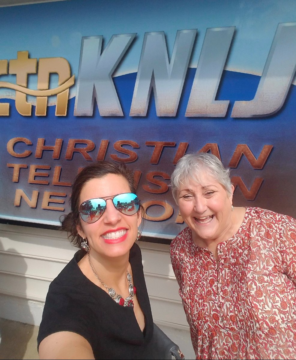 CarrieTergin's tweet image. Congrats KNLJ on your 10th Anniversary! #PrideAndProgress #GrowJCMO @TheJCChamber @knlj_tv #MayorTergin #SelfiewiththeMayor #JCMO