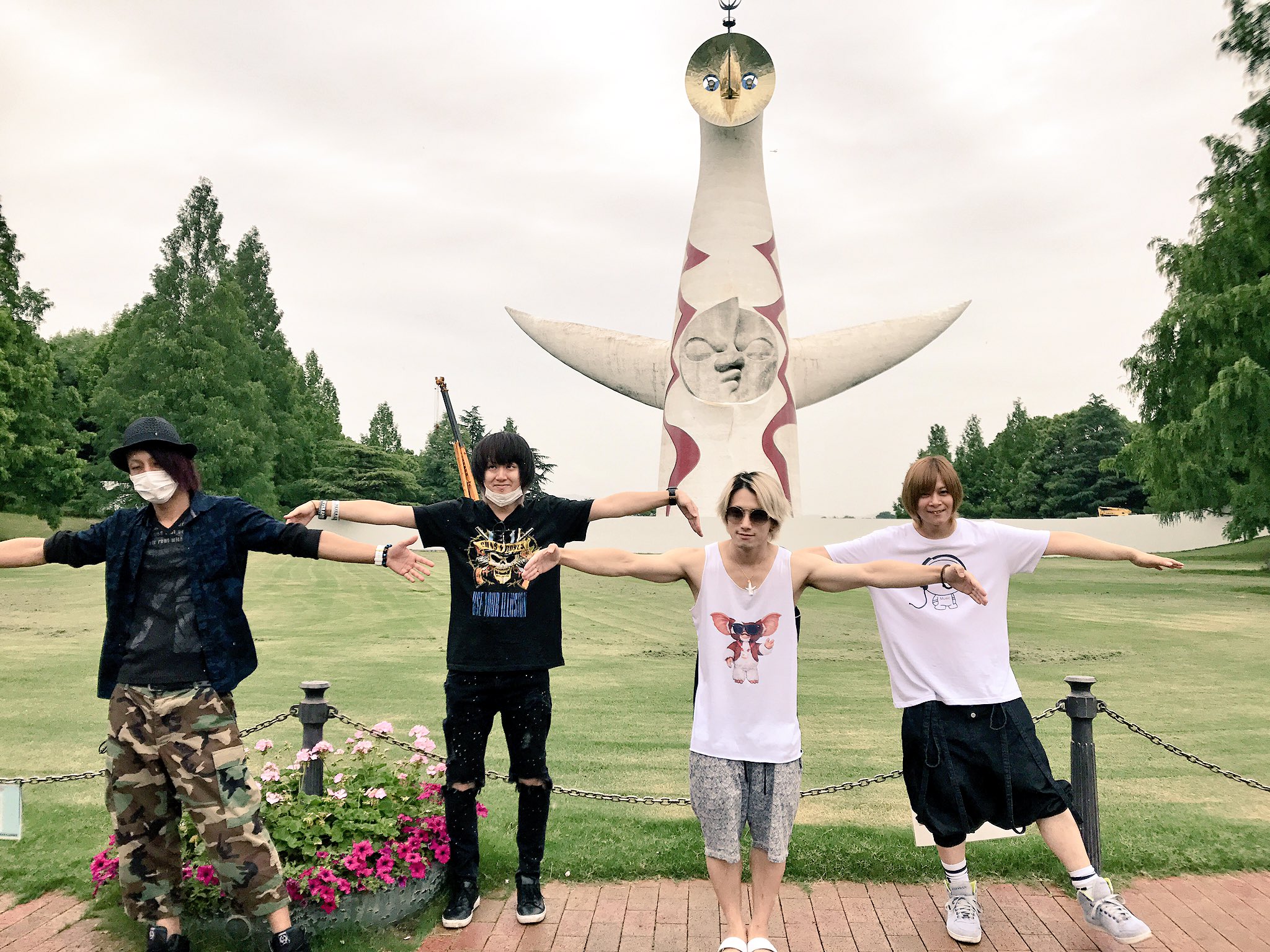 Twitter Eru Awake على تويتر 万博記念公園で太陽の塔ポーズ T Co Pw4t3hdf3w