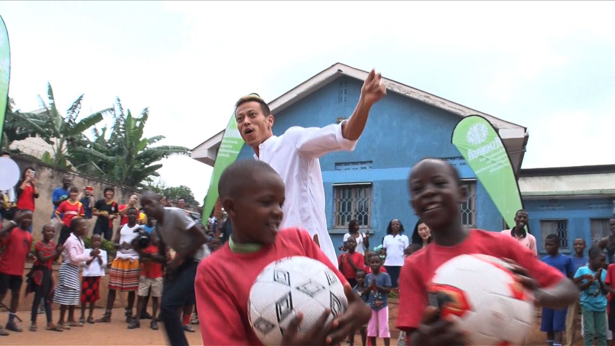 本田圭佑選手を継続的に取材してきたnews Zero 今回はアフリカのウガンダ訪問に密着取材 アフリカの子供たちの前で見たことがない本田選手の姿も スペインやイングランドなどへの移籍が報道される中 本田選手を直撃 移籍先はどこへ Zeroのカメラに News Zero