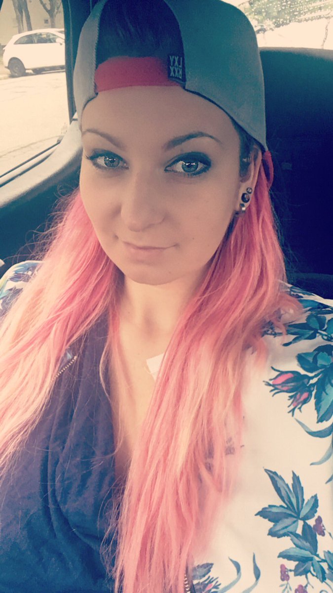 Lisa__Kirsche's tweet photo. Ich bin sooo müde #schlafen #schlafenistschön #RedPrincessTime #lexyroxx #lexyroxxcap #webcam #donnestag #baldwochenende https://t.co/1nKxJRWlnt