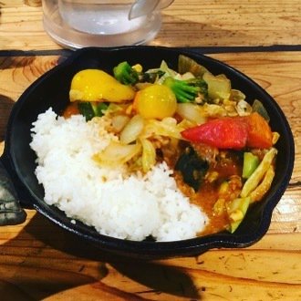 カロミル 1日分の野菜カレー Camp Expressさんの看板メニュー 1日分の野菜カレー 野菜 が350g トマト オクラ 玉ねぎ キャベツ 茄子など 使われていて カレールーも野菜ベースのものだそうです カロリー T Co Mfnxpa51mk