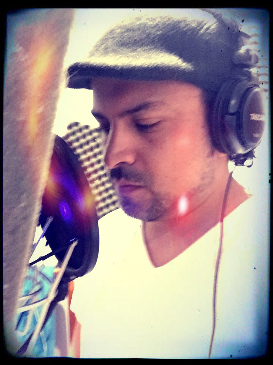 dannygalanmusic's tweet photo. #grabando el tema #Laberito del proyecto #mrmonkey ya mismito está listo 🤞mañana completamos la sesión con un invitado de lujo 🤘☠️#staytuned https://t.co/07o1o11NL6