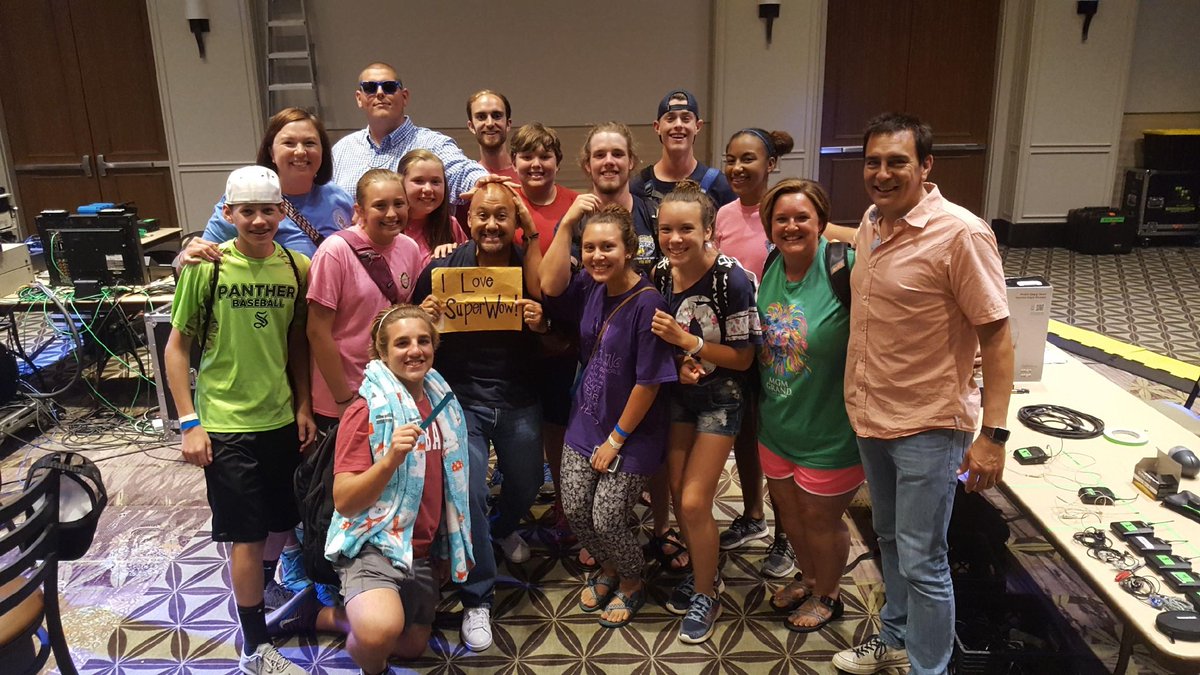 amcdab's tweet photo. #superwow17 Northside Baptist Church Super Wow Hunt #13 bald stranger with super wow sign. #SwMary17 https://t.co/XIHrdepVH8