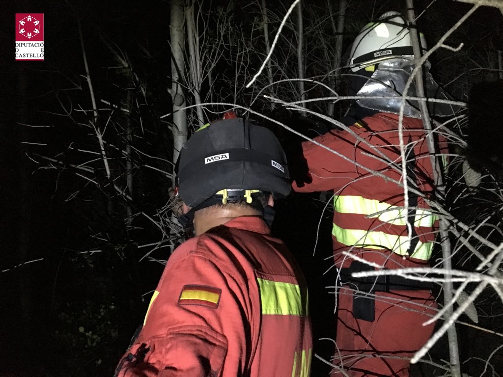 BombersDipcas's tweet photo. #IFGatova. Importante trabajo de todo el dispositivo durante toda la noche. @GVA112 @BombersValencia @UMEgob Bomberos CPBC @dipcas https://t.co/L9U2No2cJY