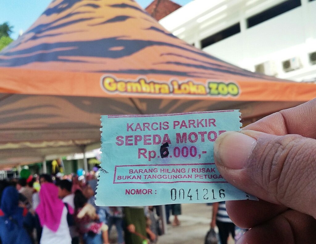 #jogja <a href="/RomoFarano/">Romo Farano</a>: yen pancen kecetak Rp6.000 aku maklum. Yen mung dicoreti ngene kesane aji mumpung