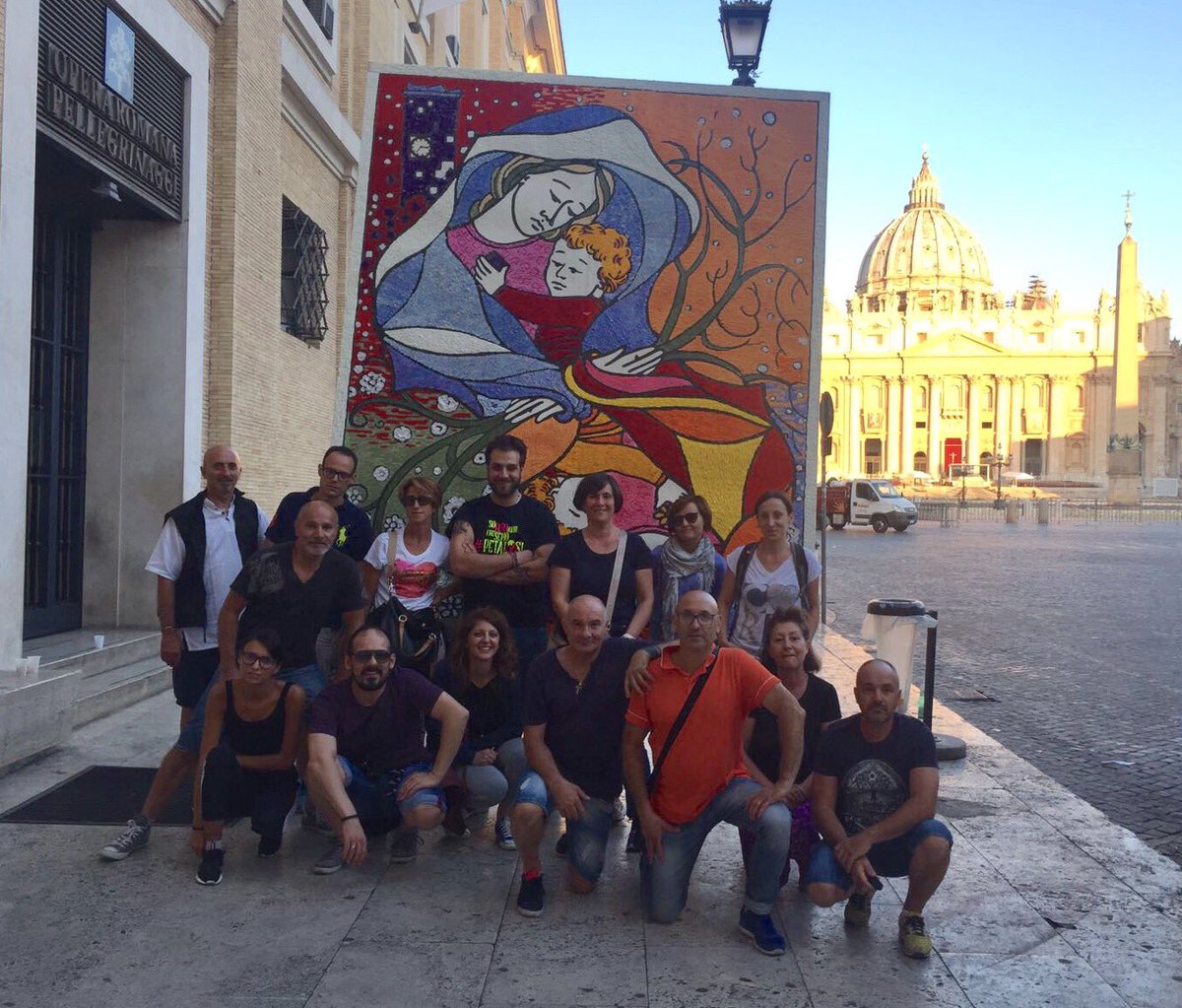 PaoPev's tweet photo. @Pontifex_it @Pontifex dopo questa nottata di piacere ma anche di fatica... ci inviti a pranzo? 🌸🍽🌼 https://t.co/RnNlNe2SMX