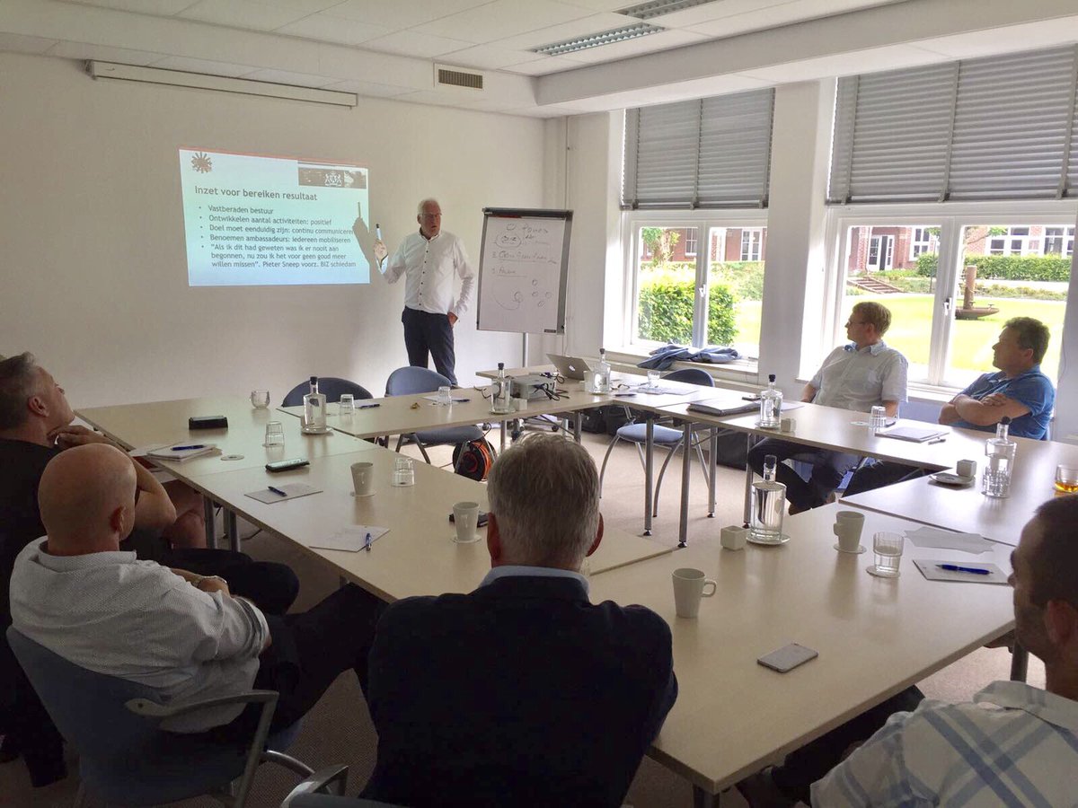 PMPeelland's tweet photo. Informatieve sessie voor bestuur Ondernemend Deurne over ondernemersfondsen. Met dank aan dhr Timmermans @StichtingCLOK https://t.co/6IuVvZZG0b