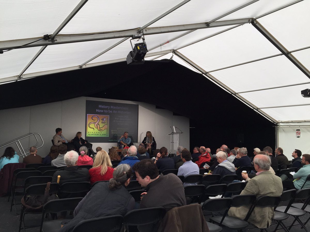 ChalkeFestival's tweet photo. A wonderfully intimate #historymasterclass with @sixteenthCgirl @DrSamWillis @JamesDaybell @childs_jessie @TheHistoryMC #amazinghistory https://t.co/Pf5bQbkglD