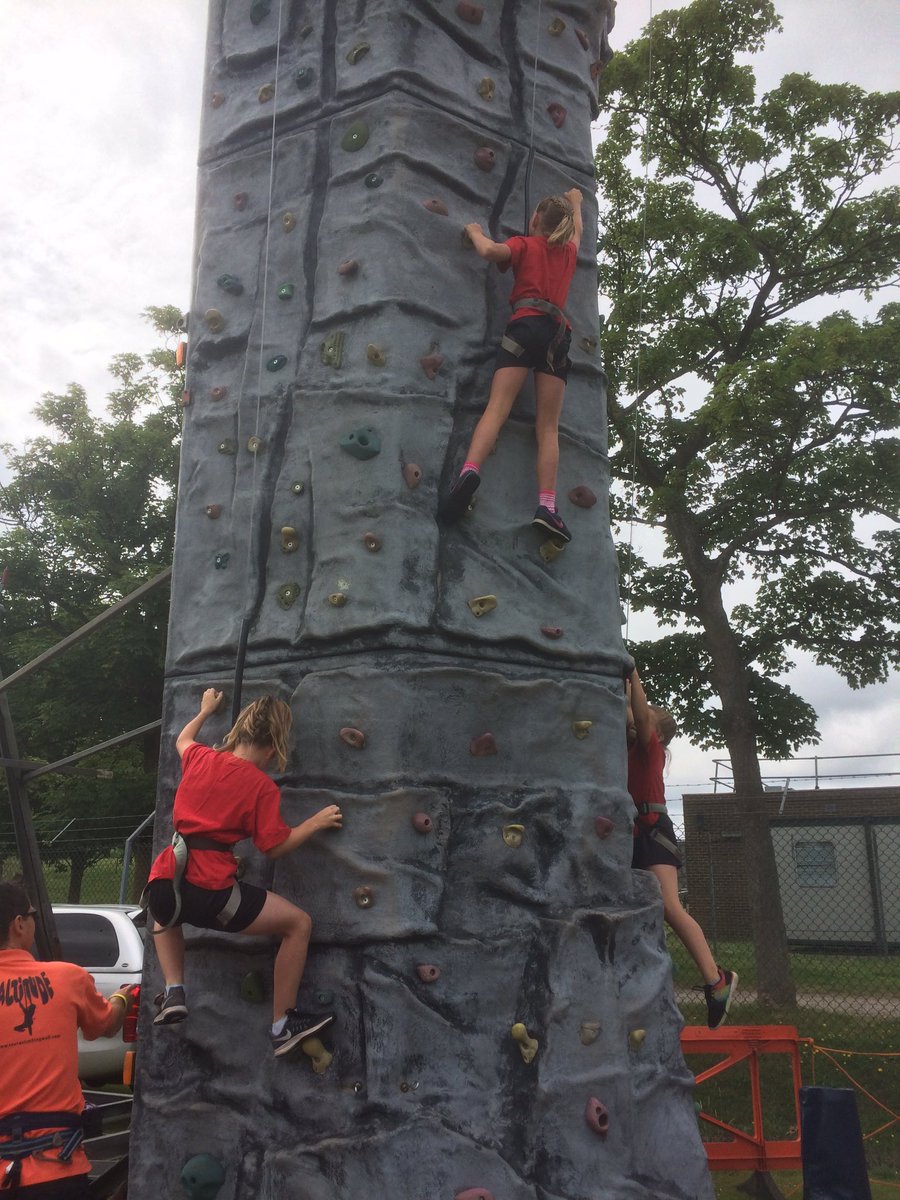 AwbridgePrimary's tweet image. When not competing it's time for challenge activities