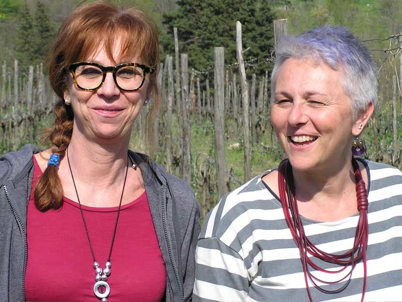 Die Winzerinnen Anna Chiara und Paola #Mustilli musste sich gegen Vorbehalt durchsetzen … goo.gl/Lp9iDS