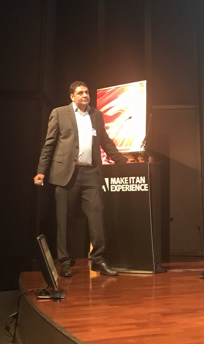 GregPauty's tweet photo. @bbs007 en Maitre de cérémonie au Adobe CX Forum spécial Banque et Assurances #AdobeFSI https://t.co/rHpzXtirPt