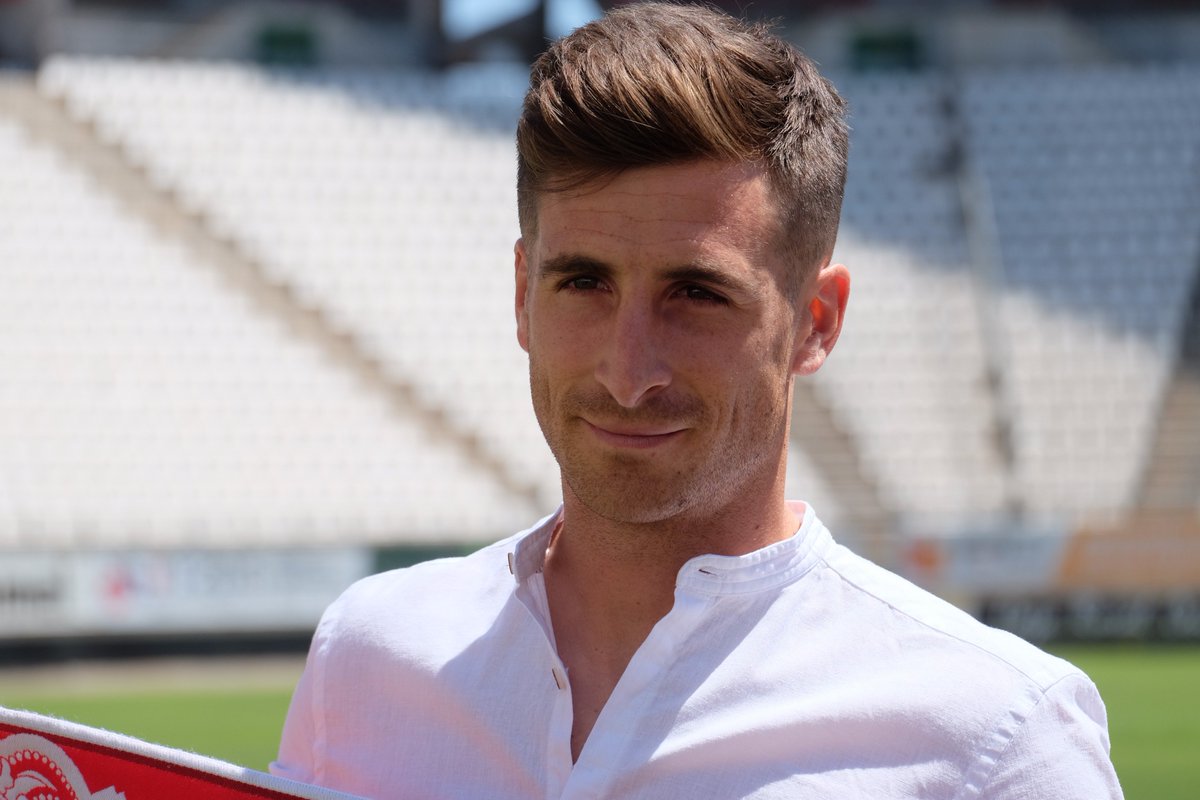 FOTO PRESENTACIÓN <a href="/FerLlorente25/">Fernando Llorente</a> | Imágenes de la presentación del nuevo jugador grana.