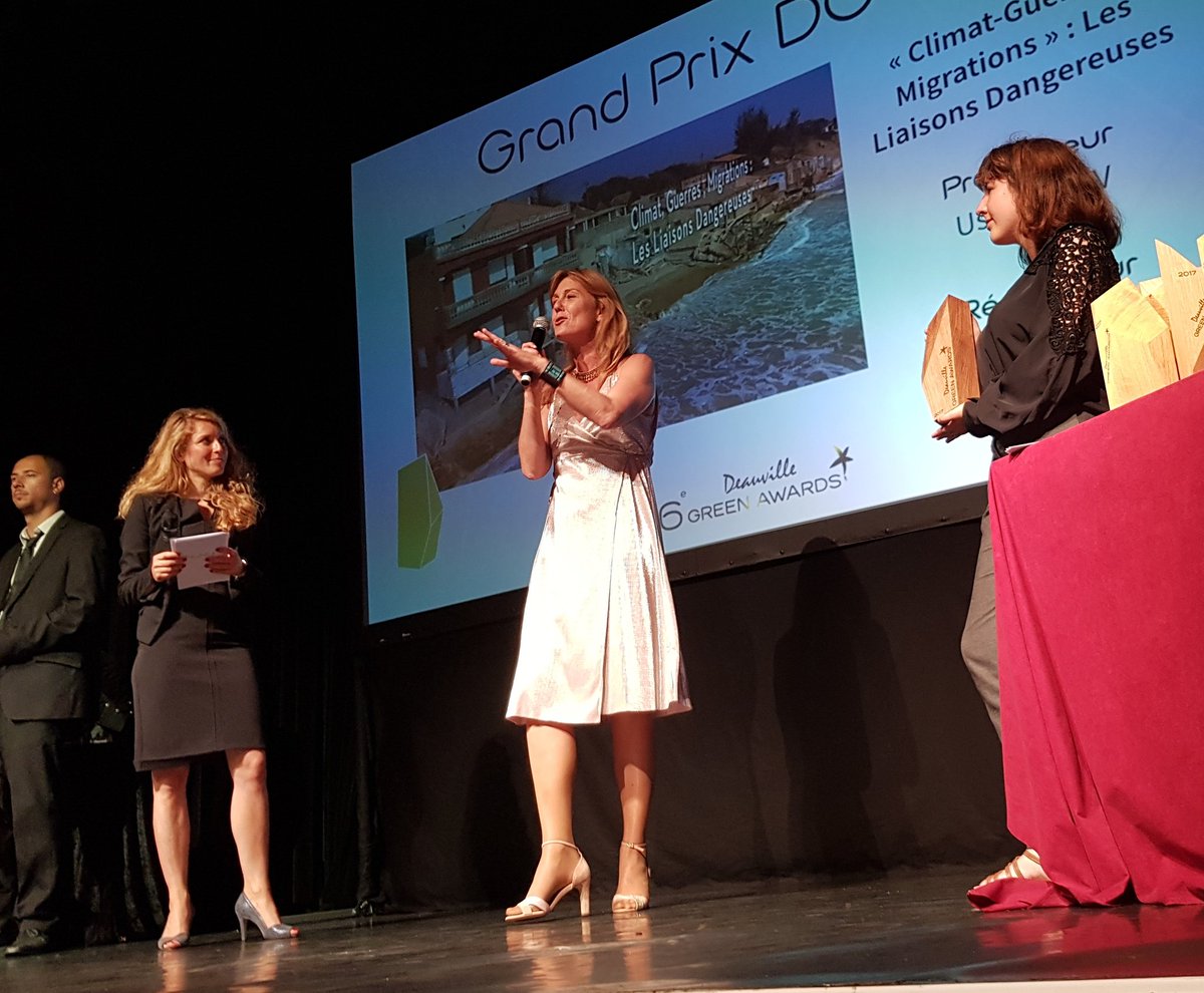 DeauvilleGreenA's tweet photo. Bravo à @Ushuaia_TV qui a remporté hier soir le Grand Prix Documentaire hier soir pendant la remise de trophées des #DGA17 #Gala #Awards https://t.co/AsiURXfy2l