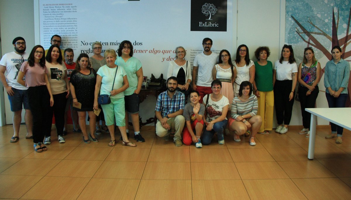 ExLibric's tweet photo. Sigue la visita de @EscuelaMetafora a nuestras instalaciones de Antequera, nada mejor que conocer una #editorial desde dentro. https://t.co/m5lNCIaetk