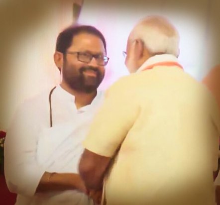 SRMDharampur's tweet photo. #PujyaGurudevshri warmly interacts with @PMOIndia @narendramodi at the launch honouring #ShrimadRajchandraji!
#ModijiHonoursShrimadji https://t.co/JDldPHoZ2Y