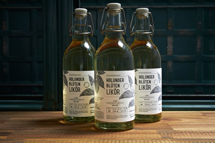 Tuna typeface in use <a href="/FontsInUse/">Fonts In Use</a> by @plastikfolie fontsinuse.com/uses/17391/hol… #packaging #typography #fonts #typefaces #design #typefacedesign