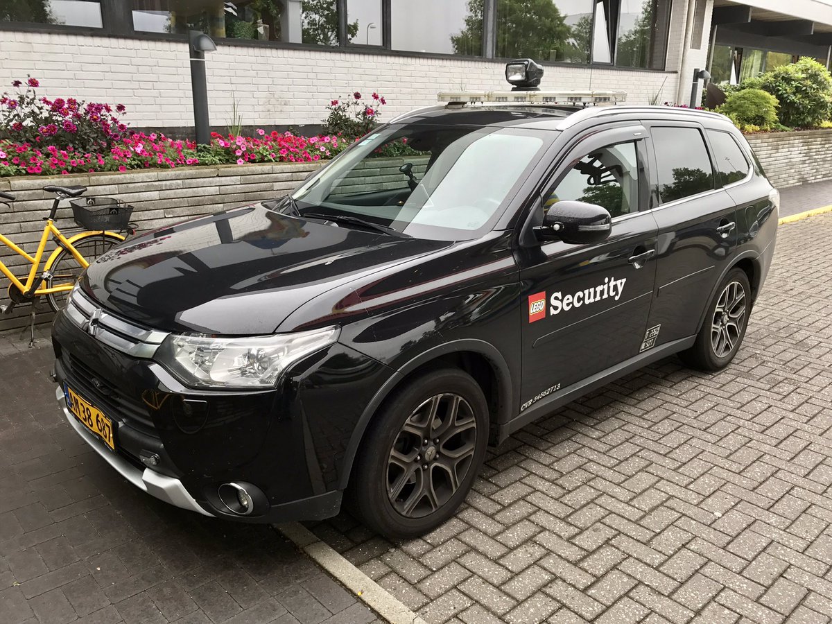 MrKevinHinkle's tweet photo. It's not personal, just business. Lord Business. Spotted outside #HotelLEGOLAND #Billund. @LEGO_Group #LEGO #AFOL #InsideLEGO https://t.co/EM4sL5pS9W