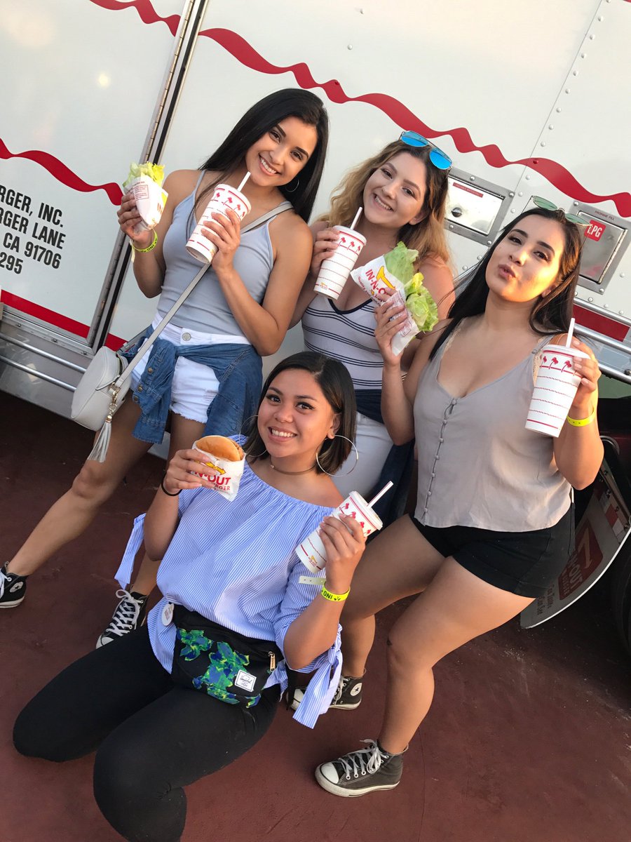 lovethat_amber's tweet photo. #Inopicnic2017 #store1 Fam 🍟🍔❤ https://t.co/MSjfcQ1e8z