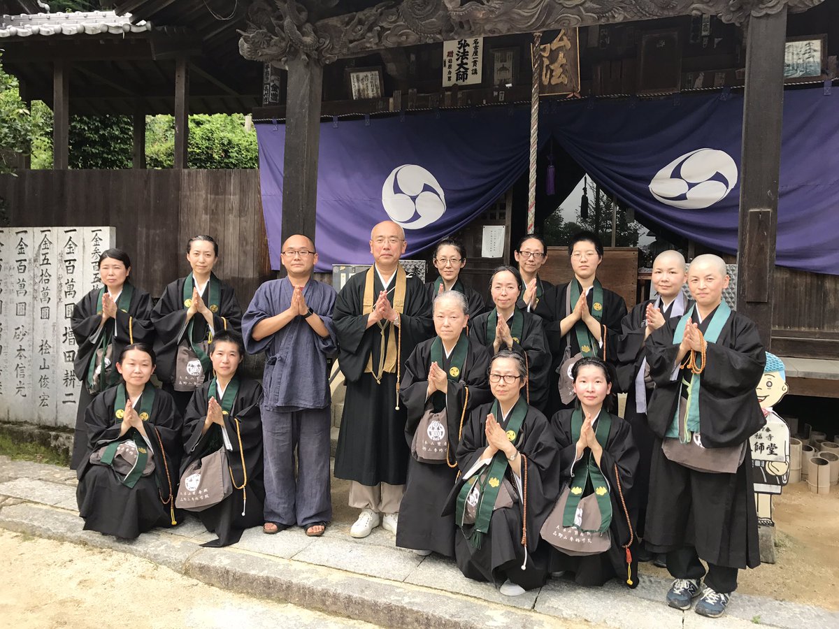 てるてる坊主 今は有髪の人も多いんですねぇ 私が高野山に居た頃の尼僧学院は剃髪者ばかりでした