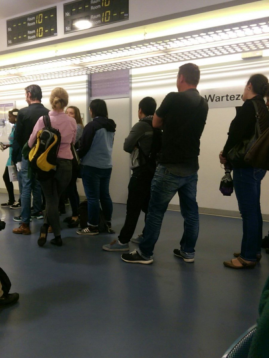 Wartezonentristesse im Münchner Ausländeramt. #niederlassungserlaubnis